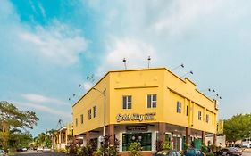 Gold City Hotel